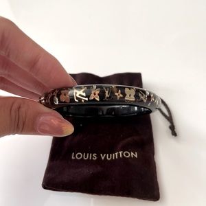 LOUIS VUITTON | black/gold Narrow Inclusion Bangle bracelet LV pre-owned. No bag
